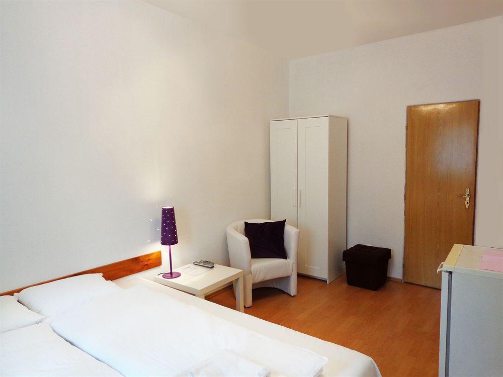Pension Nika Prague Exterior photo